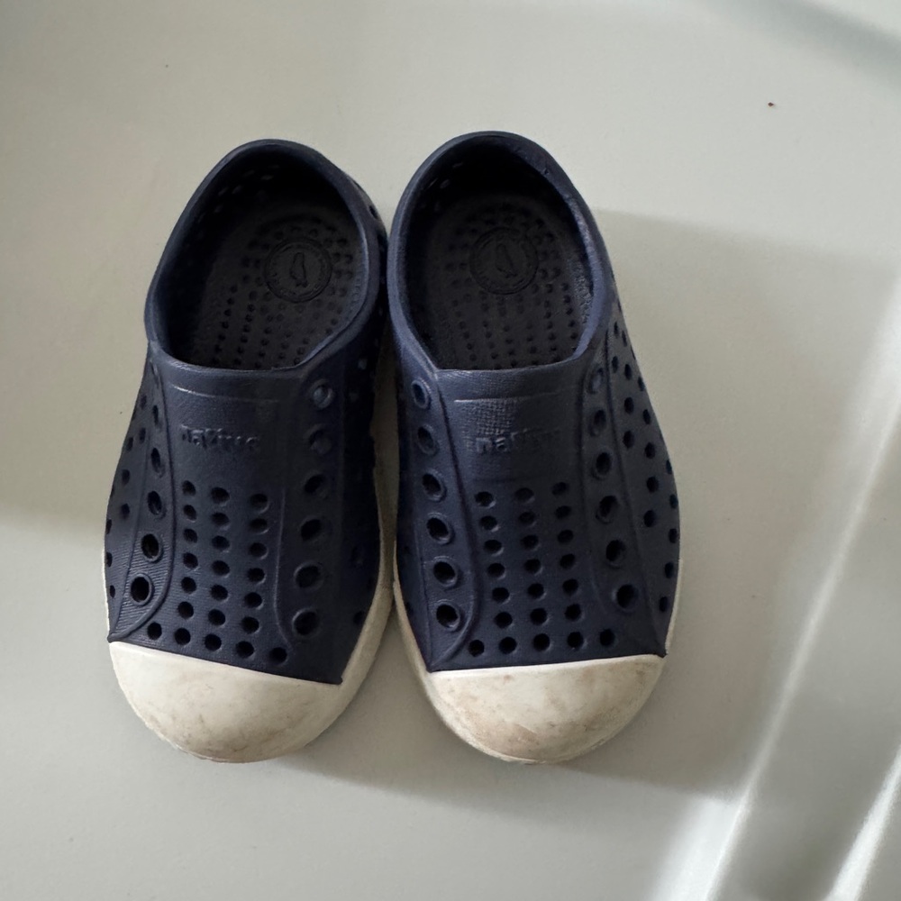 Native Kids Water Shoes - Dark Blue and White